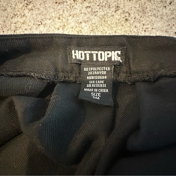 Hot‎ Topic Black and White Skater Mini Skirt - Picture 4 of 4